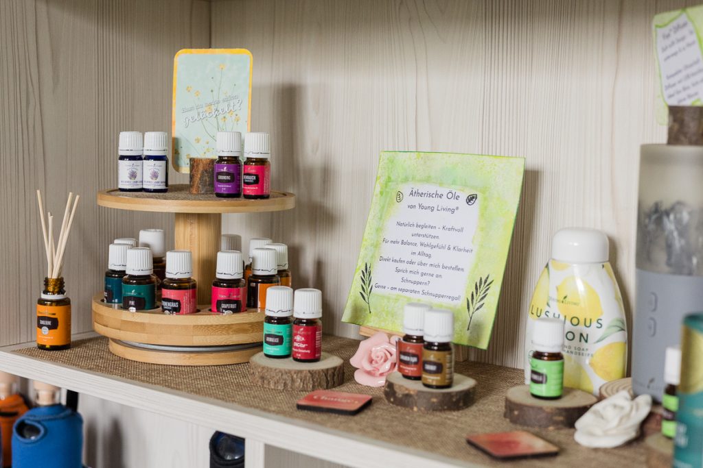 Ätherischen Ölen von Young Living im kleinen Kauflädchen – viele Düfte zum Testen und einige Öle gleich zum Mitnehmen.